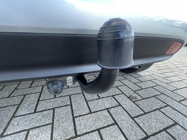 KIA VENGA 1.4 CVVT Summer Edition Navigatie, Schuifdak, Airco, Cruise Control, Trekhaak, 16"Lm, Achteruitrijcamera