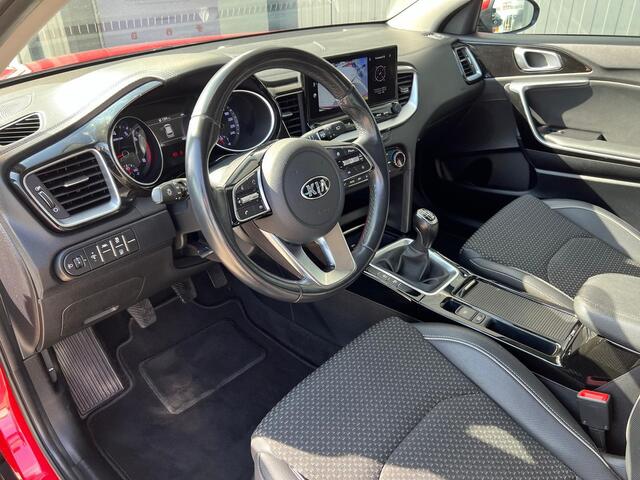 KIA Xceed 1.0 T-GDi DynamicLine All-season banden | Camera | Apple Carplay & Android Auto | 18-inch | Navigatie | Parkeersensoren