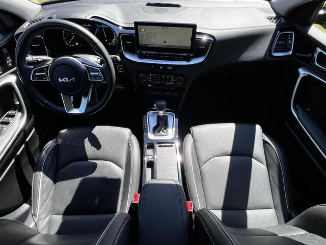 KIA Xceed 1.6 GDi PHEV ExecutiveLine / Dealer onderhouden / Afneembare trehaak 1.300 kg / Schuifdak / Stuur-, stoel- en achterbankverwarming / Stoelventilatie / 18" LMV /