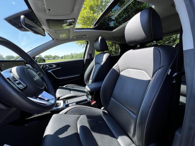 KIA Xceed 1.6 GDi PHEV ExecutiveLine / Dealer onderhouden / Afneembare trehaak 1.300 kg / Schuifdak / Stuur-, stoel- en achterbankverwarming / Stoelventilatie / 18" LMV /