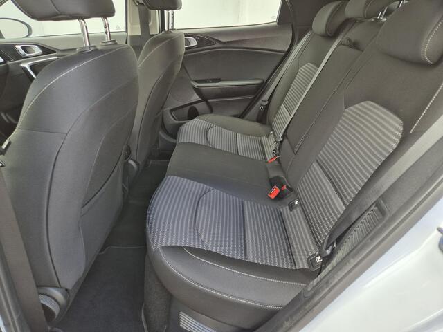 KIA Xceed 1.6 GDi PHEV Plug-in DynamicLine Automaat / Allseason Banden / Navigatie via Apple Carplay of Android Auto / Stuur- en Stoelverwarming / Adaptief CC / Trekgewicht 1300 kg / Achteruitrijcamera /