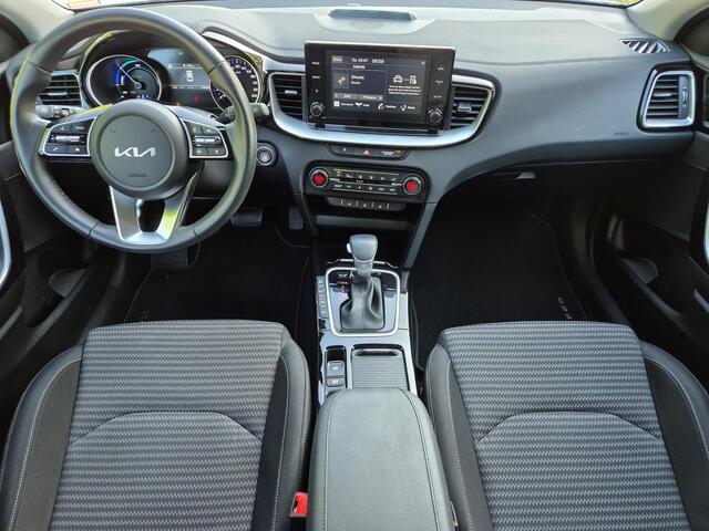 KIA Xceed 1.6 GDi PHEV Plug-in DynamicLine Facelift Automaat / Navigatie via Apple Carplay of Android Auto / Stuur- en Stoelverwarming / Adaptief CC / Achteruitrijcamera / Trekgewicht 1300 kg / Climate control /