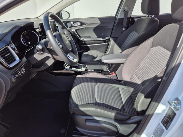 KIA Xceed 1.6 GDi PHEV Plug-in DynamicLine Facelift Automaat / Navigatie via Apple Carplay of Android Auto / Stuur- en Stoelverwarming / Adaptief CC / Achteruitrijcamera / Trekgewicht 1300 kg / Climate control /