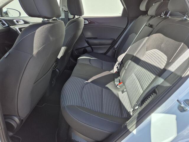 KIA Xceed 1.6 GDi PHEV Plug-in DynamicLine Facelift Automaat / Navigatie via Apple Carplay of Android Auto / Stuur- en Stoelverwarming / Adaptief CC / Achteruitrijcamera / Trekgewicht 1300 kg / Climate control /