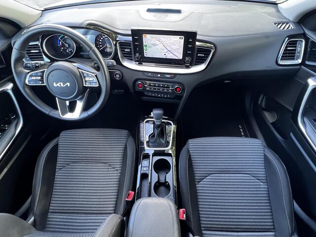 KIA Xceed 1.6 GDi PHEV DynamicLine Automaat / Zeer weinig km / 7 jaar Fabrieksgarantie / Facelift / Dealer onderhouden / Trekgewicht 1.300 kg / Navigatie via Apple Carplay Android / Adapt. CC / Stuur- en stoelverwarming / All Season banden /