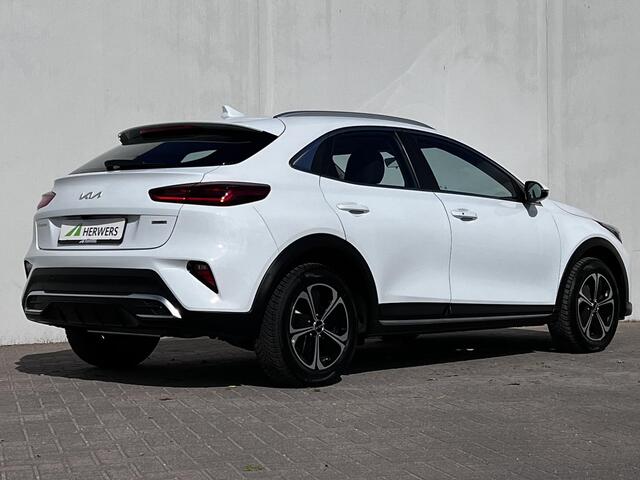 KIA Xceed 1.6 GDi PHEV DynamicLine Automaat / Zeer weinig km / 7 jaar Fabrieksgarantie / Facelift / Dealer onderhouden / Trekgewicht 1.300 kg / Navigatie via Apple Carplay Android / Adapt. CC / Stuur- en stoelverwarming / All Season banden /