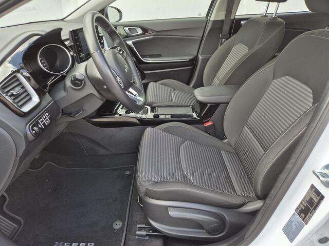 KIA Xceed 1.6 GDi PHEV Plug-in DynamicLine Facelift Automaat /7 jaar Fabrieksgarantie / Allseason Banden / Navigatie via Apple Carplay of Android Auto / Stuur- en Stoelverwarming / Adaptief CC / Trekgewicht 1300 kg / Achteruitrijcamera /