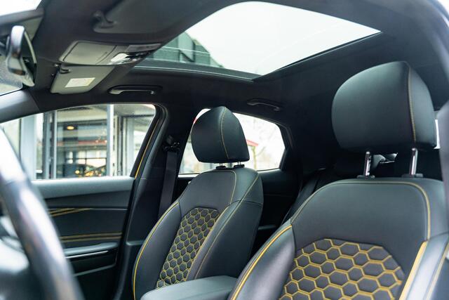 KIA Xceed 1.6 T-GDi LAUNCH EDITION PANO / ACC / SPECIAAL UITLAAT / BOMVOL / DEALAER ONDERHOUDEN / CUSTOM