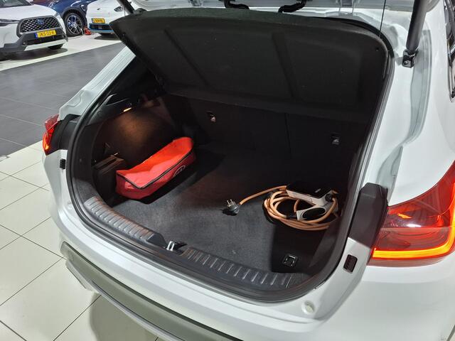 KIA Xceed 1.6 GDi PHEV ExecutiveLine Schuif kantel dak, Stoel en Stuur verwarming, Apple Carplay/Android Auto, Navigatie, Camera.