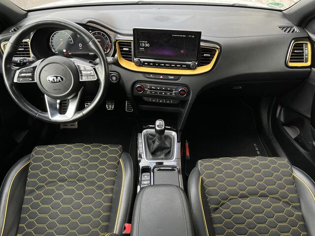 KIA Xceed 1.4 T-GDi DynamicPlusLine | All-Season banden | Glazen schuif-/kanteldak | Achteruitrijcamera | Navigatie |