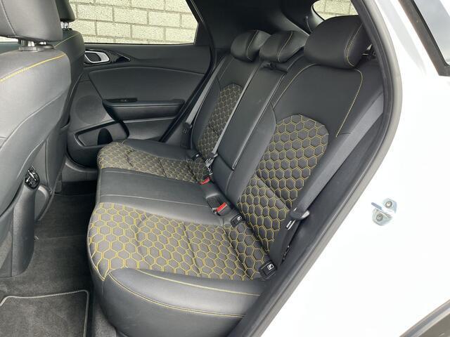 KIA Xceed 1.4 T-GDi DynamicPlusLine | All-Season banden | Glazen schuif-/kanteldak | Achteruitrijcamera | Navigatie |