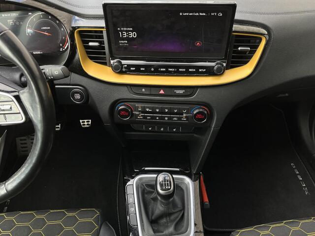 KIA Xceed 1.4 T-GDi DynamicPlusLine | All-Season banden | Glazen schuif-/kanteldak | Achteruitrijcamera | Navigatie |