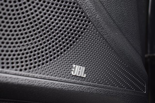 KIA Xceed 1.0 T-GDi Black Edition | Schuif-Kanteldak | Stoel & Stuurverwarming | JBL Audio | Elektrische Achterklep |