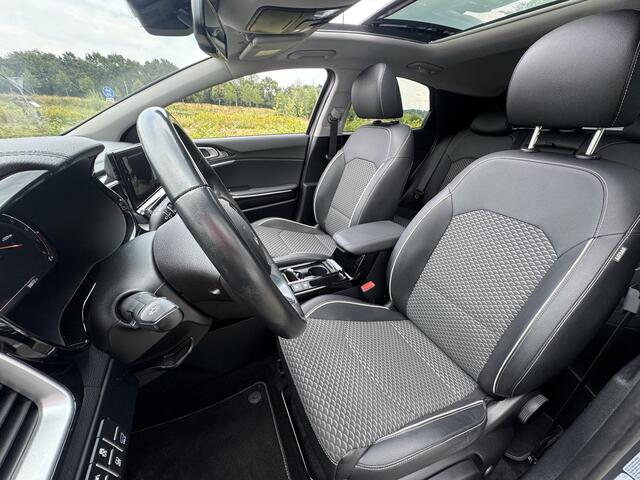 KIA Xceed 1.5 T-GDI MHEV DynamicPlusLine Style Pack Schuif/Kanteldak, Navigatie, Stoel/Stuurverwarming, Elektrische Achterklep, Draadloos Opladen, Enz...