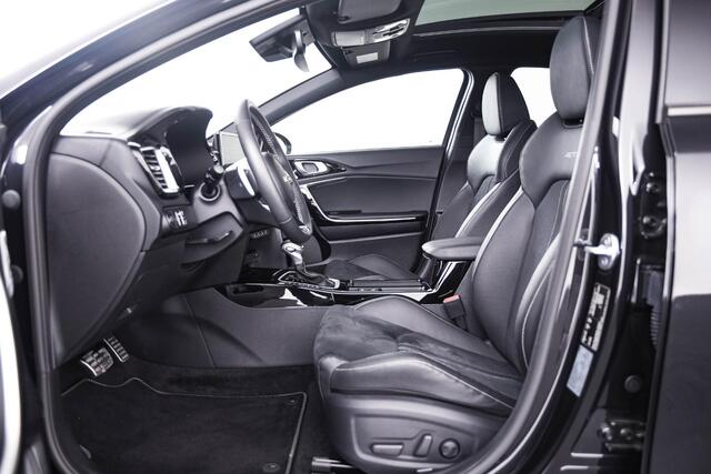 KIA Xceed 1.5 T-GDi GT-PlusLine Panoramdak - Adaptieve Cruise Control - Elektrisch verstelbare/verwarmde stoelen - Stuurverwarming - Surround view camera -
