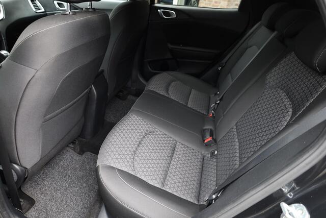 KIA Xceed 1.5 T-GDI MHEV DynamicLine STUUR/STOELVERW. CAMERA CARPLAY DAB CRUISE LANE-ASSIST CLIMA PDC 18''LMV ALL-SEASON!