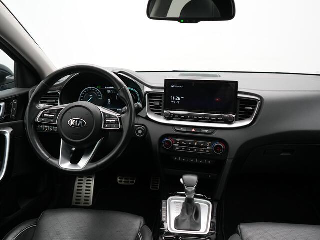 KIA Xceed 1.6 GDi ExecutiveLine PHEV 141pk Dealer O.H | Panodak | Trekhaak Afn. | Adaptive Cruise | Camera | Sportstoelen Memory & Ventilatie | Sportstoelen & Stuur Verwarmd | Keyless | Apple Carplay | DAB | Navigatie | 18"L.M | Plug In Hybrid |