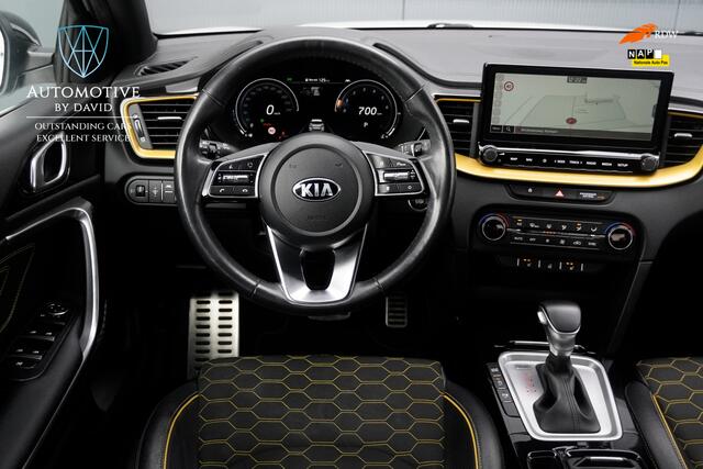 KIA Xceed 1.5 T-GDI 160 pk DYNAMICPLUSLINE AUTOMAAT / FABRIEKSGARANTIE / MHEV / PANORAMADAK / DESIGN PACK YELLOW / DAB / LANE ASSIST / ADAPTIEVE CRUISE CONTROL / ALL SEASON