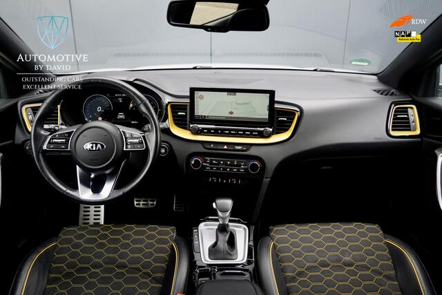 KIA Xceed 1.5 T-GDI 160 pk DYNAMICPLUSLINE AUTOMAAT / FABRIEKSGARANTIE / MHEV / PANORAMADAK / DESIGN PACK YELLOW / DAB / LANE ASSIST / ADAPTIEVE CRUISE CONTROL / ALL SEASON