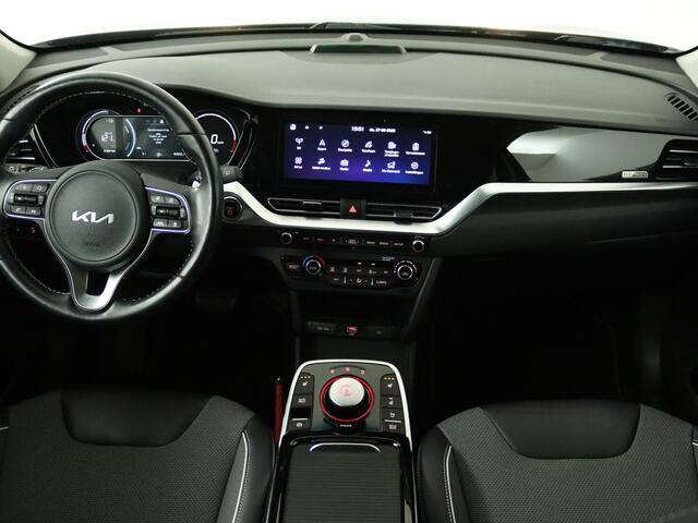 KIA e-Niro ExecutiveLine 64 kWh | Parkeersensoren | Navigatie | Stoel en stuurwiel verwarmd | LM velgen | Climate Control | Nederlandse Auto | NAP |