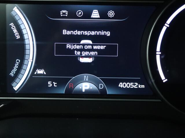 KIA e-Niro ExecutiveLine 64 kWh | Parkeersensoren | Navigatie | Stoel en stuurwiel verwarmd | LM velgen | Climate Control | Nederlandse Auto | NAP |