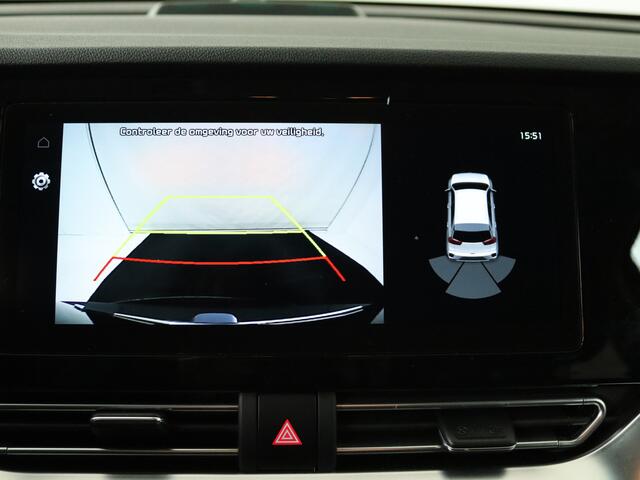 KIA e-Niro ExecutiveLine 64 kWh | Parkeersensoren | Navigatie | Stoel en stuurwiel verwarmd | LM velgen | Climate Control | Nederlandse Auto | NAP |