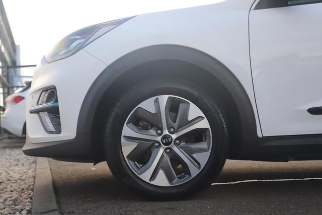 KIA e-Niro DynamicPlusLine 39 kWh Schuifdak Keyless Half Leder Navigatie Achteruitrijcamera Stuur & Stoelverwarming Carplay Android