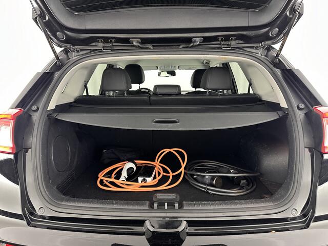 KIA e-Niro ExecutiveLine 64 kWh (INCL-BTW) Aut. *HEATPUMP | FULL-LEATHER | JBL-AUDIO | FULL-LED | NAVI-FULLMAP | DAB | ADAPT.CRUISE | CAMERA | MEMORY-PACK | LANE-ASSIST | KEYLESS | DIGI-COCKPIT | TOWBAR | 17"ALU*