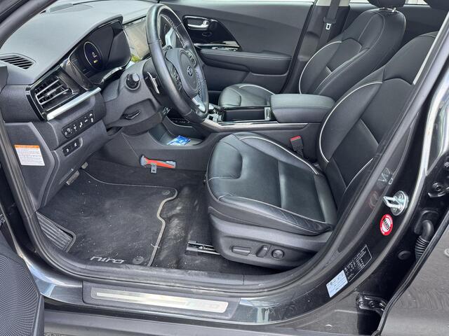 KIA e-Niro ExecutiveLine 64 kWh 3 FASE | Trekhaak | Climate controle | Cruise controle Adaptieve | Stoelverwarming - ventilatie | Stuurverwarming