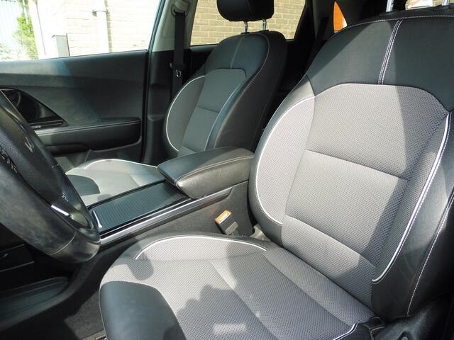 KIA e-Niro Dynamic Line 64 kWh 3 FASE Warmtepomp | Camera | Stof/leer | Apple carplay | 1e eig | NL auto