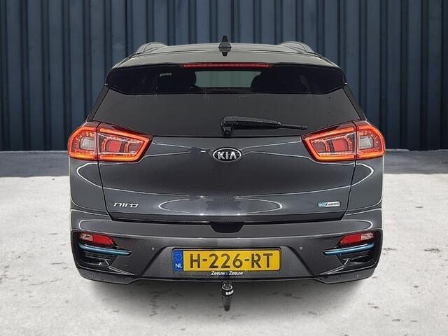 KIA e-Niro ExecutiveLine 64 kWh (204 PK) 1e-Eig. & Dealer-Onderh. BOVAG-Garantie. NL-Auto. Leer, Trekhaak, Warmtepomp, Navigatie/Apple-Carplay/Android-Auto, Adaptieve-Cruisecontrol, Keyless-Entry/Start, Parkeersensoren-V+A, Achterui Premium-Audio, Gevent-Voorstoelen