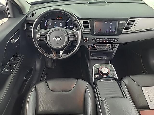 KIA e-Niro ExecutiveLine 64 kWh (204 PK) 1e-Eig. & Dealer-Onderh. BOVAG-Garantie. NL-Auto. Leer, Trekhaak, Warmtepomp, Navigatie/Apple-Carplay/Android-Auto, Adaptieve-Cruisecontrol, Keyless-Entry/Start, Parkeersensoren-V+A, Achterui Premium-Audio, Gevent-Voorstoelen
