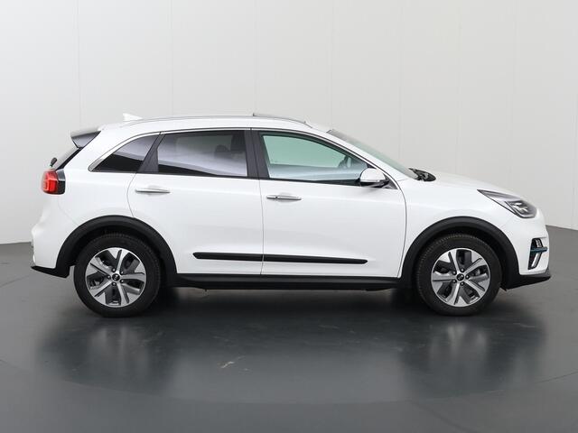 KIA e-Niro DynamicPlusLine 64 kWh | Panoramadak | Stoel/Stuurwielverwarming | Adaptieve Cruise Control | Keyless Go | LED Koplampen |
