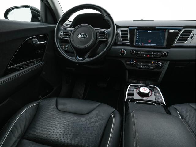 KIA e-Niro ExecutiveLine 64 kWh (INCL-BTW) Aut. *FULL-LEATHER | JBL-AUDIO | FULL-LED | NAVI-FULLMAP | DAB | ADAPTIVE-CRUISE | CAMERA | MEMORY-PACK | LANE-ASSIST | KEYLESS | DIGI-COCKPIT | TOWBAR | CCS-FASTLOADER | 17"ALU*