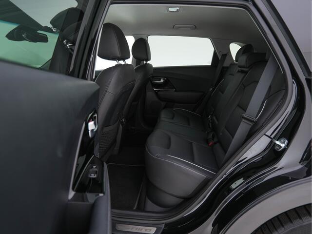 KIA e-Niro ExecutiveLine 64 kWh (INCL-BTW) Aut. *FULL-LEATHER | JBL-AUDIO | FULL-LED | NAVI-FULLMAP | DAB | ADAPTIVE-CRUISE | CAMERA | MEMORY-PACK | LANE-ASSIST | KEYLESS | DIGI-COCKPIT | TOWBAR | CCS-FASTLOADER | 17"ALU*