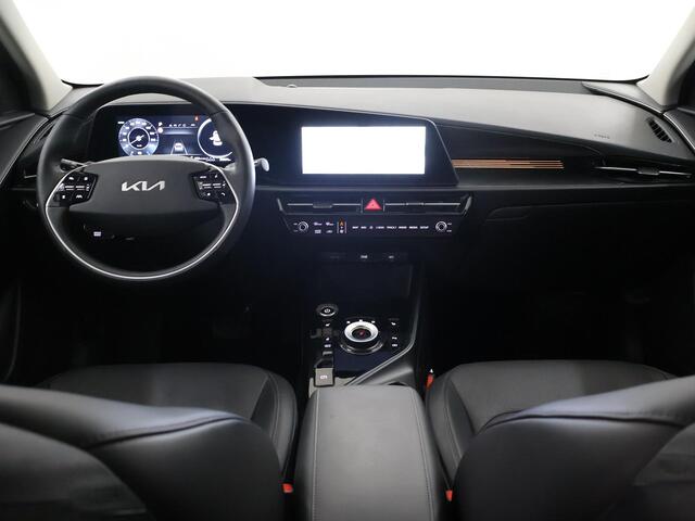 KIA e-Niro EV DynamicPlusLine 64.8 kWh | Panoramadak | Stoel/Stuurwielverwarming | Head-Up Display | Elektrische achterklep | Dodehoek detectie |