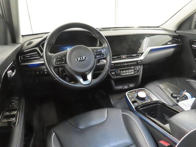 KIA e-Niro EXECUTIVELINE 64 KWH I 100% SOH I 3 FASE I APPLE CARPLAY I ACHTERUITRIJCAMERA