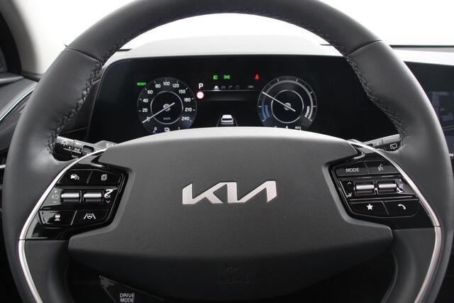 KIA e-Niro EV DynamicPlusLine 64.8 kWh | DEMO ! | Navigatie Half Leder Schuif-kantel dak Electrisch bedienbare achterklep DAB Led Camera Extra Getint Glas Lichtmetalen Velgen