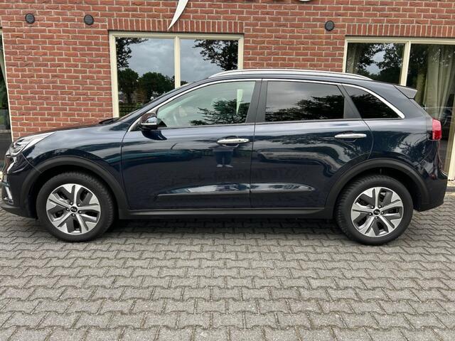 KIA e-Niro ExecutiveLine 64 kWh RIJKLAAR / STOELVERW. + VERKOEL. / CAMERA /