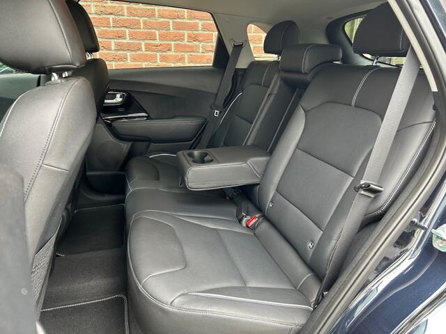 KIA e-Niro ExecutiveLine 64 kWh RIJKLAAR / STOELVERW. + VERKOEL. / CAMERA /