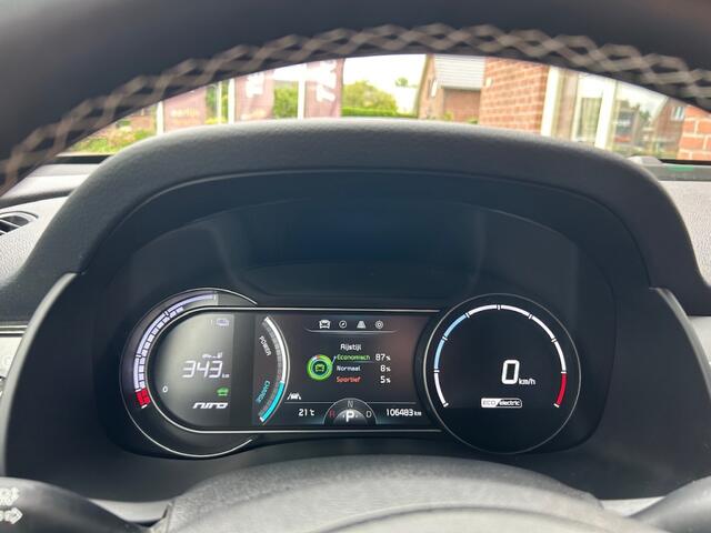 KIA e-Niro ExecutiveLine 64 kWh RIJKLAAR / STOELVERW. + VERKOEL. / CAMERA /