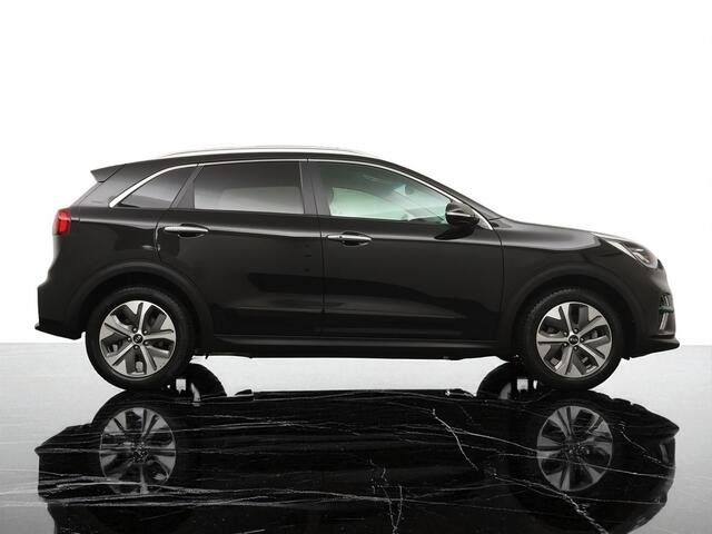 KIA e-Niro 64kWh ExecutiveLine 3 Fase - Lederen bekleding - Stoel- en stuurverwarming - Navigatie - Camera - JBL - Fabrieksgarantie tot 04-2027