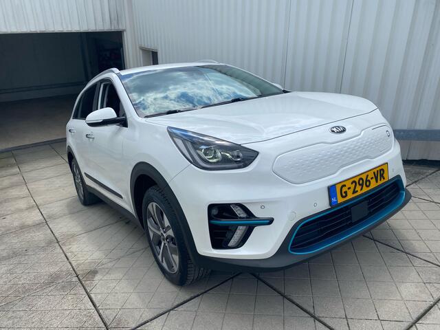 KIA e-Niro ExecutiveLine 64 kWh | Leder | Navigatie | Stoelverwarming | Info Bas: 0492-588982