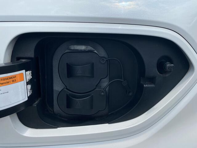 KIA e-Niro ExecutiveLine 64 kWh | Leder | Navigatie | Stoelverwarming | Info Bas: 0492-588982