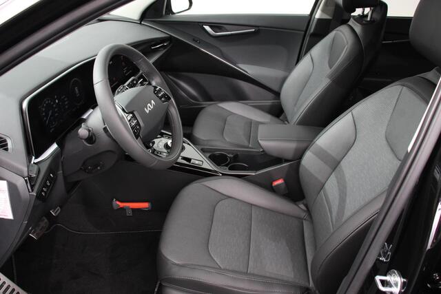 KIA e-Niro EV ExecutiveLine 64.8 kWh | DEMO! | Navigatie | Half Leder | Schuif-kantel dak | Elektrisch bedienbare achterklep | DAB | Led | Camera