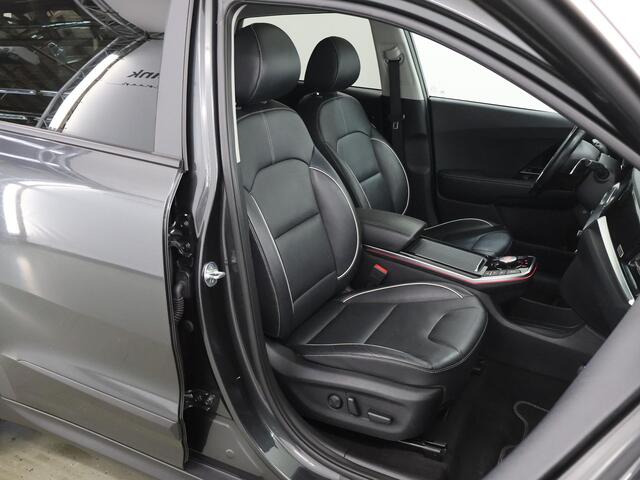 KIA e-Niro ExecutiveLine 64 kWh | Panoramadak | Lederen Bekleding | JBL Audio | Dodehoekdetectie | Stoel/Stuurwielverwarming | Stoelventilatie | Elektrisch bedienbare bestuurdersstoel met geheugenfunctie