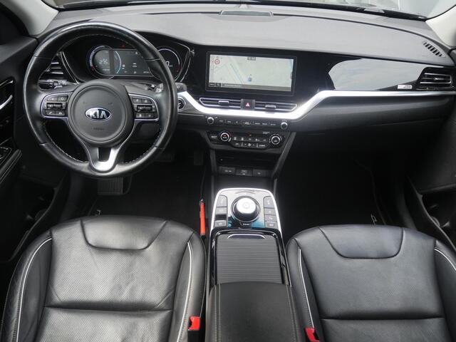 KIA e-Niro ExecutiveLine 64 kWh LED| Stoelverwarming | Climate control | Navigatie| Keyless entry |