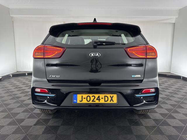 KIA e-Niro DynamicLine 64 kWh [ 3-Fase ] (INCL.BTW) Aut. *LEATHER-MICROFIBRE | NAVI-FULLMAP | AMBIENT-LIGHT | DAB+ | ADAPTIVE-CRUISE | CAMERA | COMFORT-SEATS | KEYLESS | DIGI-COCKPIT | SHIFT-PADDLES | HEATED-SEATS | CARPLAY | LANE-