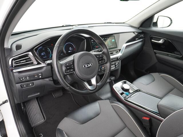 KIA e-Niro DynamicLine 64kWh 204pk Automaat Navi Auto-Pilot Adaptive-Cruise+stop&go Warmtepomp Apple Carplay Android Auto Pdc Led Ecc Keyless Lmv 17" Lane Assist Keyless-go Dwarsverkeerwaarsching Rijstrooksensor met correctie Origin.NLse auto ¤ 44.000 nieuw