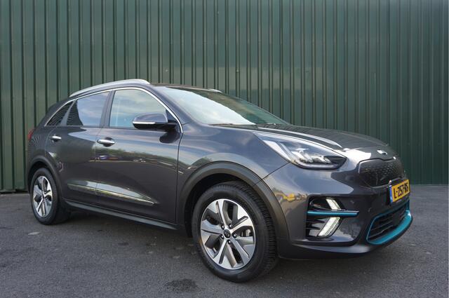 KIA e-Niro ExecutiveLine 64 kWh + Leer/ Trekhaak/ Carplay/ 470km range/ Schuifdak/ Garantie!